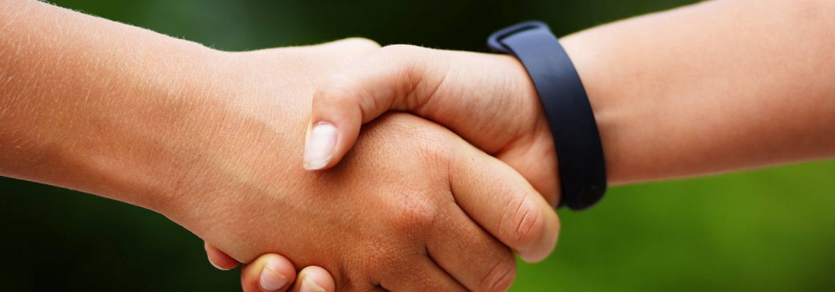 handshake-6557378_1920