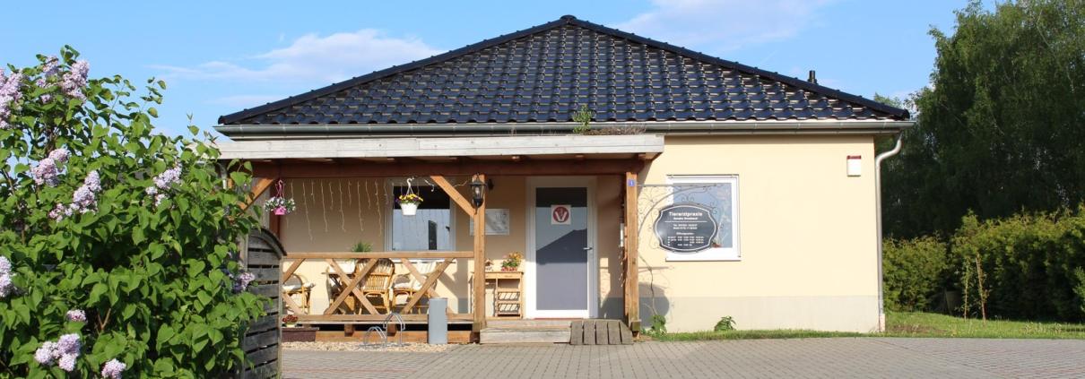 Das Praxisgebäude der Tierarztpraxis Sandra Knobloch in Colditz.